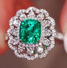 1.25ct Natural Emerald 18Kt Gold Ring