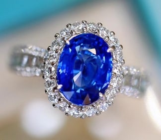 1.6ct Cornflower Blue Sapphire 18Kt Gold Ring