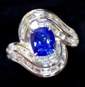 1.4ct Cornflower Blue Sapphire 18Kt Gold Ring