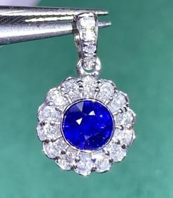 0.7ct Sri Lankan Sapphire 18Kt Gold Pendant