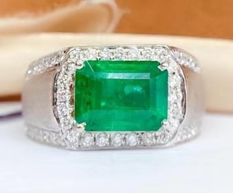 2.7ct Natural Emerald 18K Gold Ring