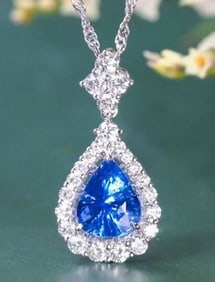 2.4ct Cornflower Blue Sapphire 18Kt Gold Pendant
