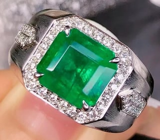 4.8ct Natural Emerald 18Kt Gold Ring