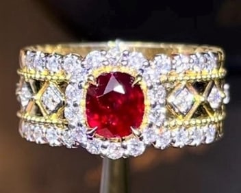 1.05ct Pigeon Blood Ruby 18Kt Gold Ring