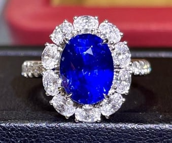 4.2ct Sri Lankan Sapphire 18Kt Gold Ring
