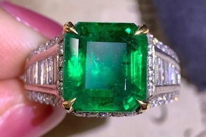 5.1ct Zambian Emerald 18Kt Gold Ring