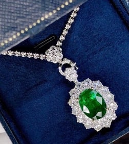 3.5ct Natural Emerald 18Kt Gold Pendant