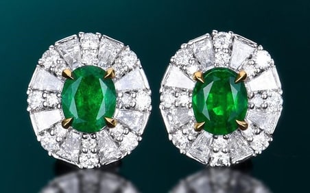 1.06cts Natural Emerald 18Kt Gold Earrings