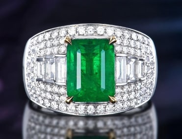 2.8ct Natural Emerald 18Kt Gold Ring