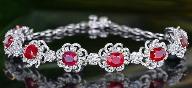 5.68cts Pigeon Blood Ruby 18Kt Gold Bracelet