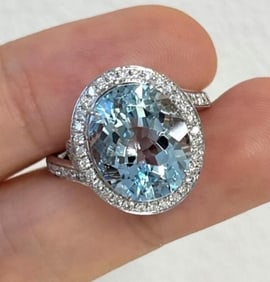 4ct Natural Aquamarine 18Kt Gold Ring
