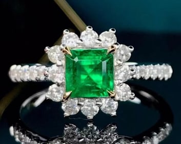 0.8ct Natural Emerald 18Kt Gold Ring