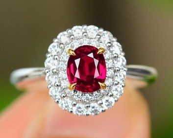 1.05ct Natural Ruby 18Kt Gold Ring