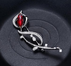 1.06ct Pigeon Blood Ruby 18Kt Gold Brooch