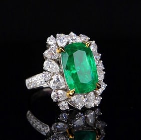 4.3ct Natural Emerald 18Kt Gold Ring