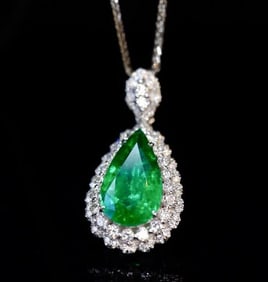 2.5ct Natural Emerald 18Kt Gold Pendant