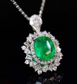 3ct Natural Emerald 18Kt Gold Pendant
