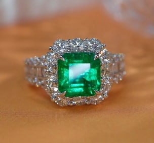 2.2ct Natural Emerald 18Kt Gold Ring
