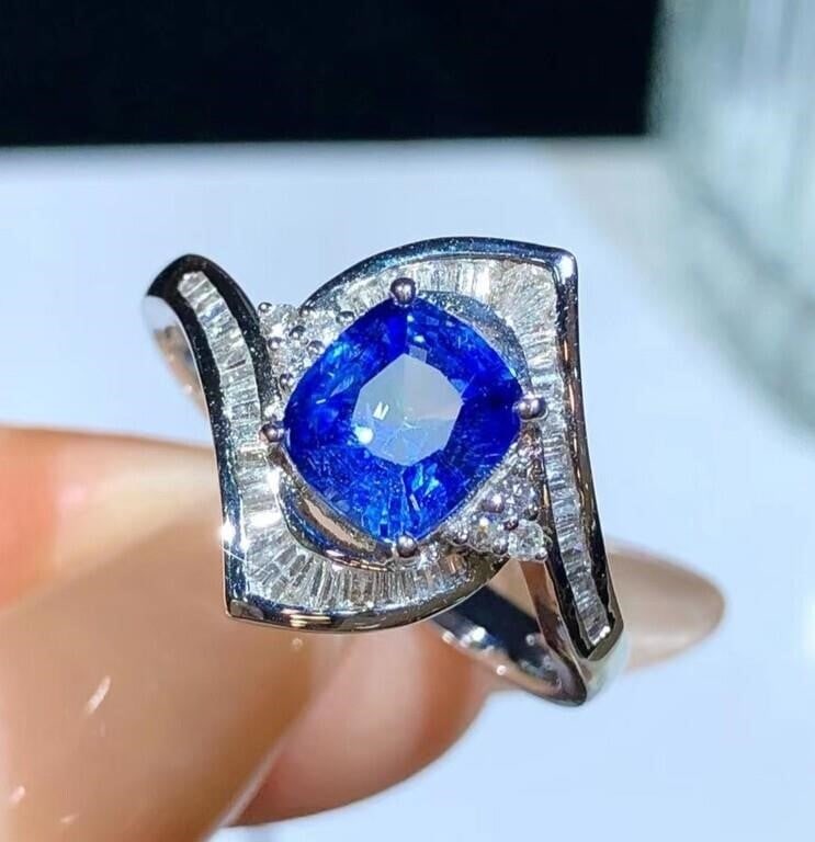 1.4ct Cornflower Blue Sapphire 18Kt Gold Ring (1 of 4)