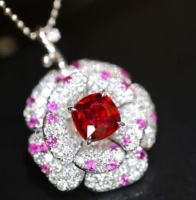 1.06ct Pigeon Blood Ruby 18Kt Gold Pendant