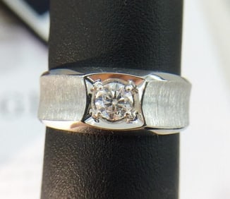 18Kt Gold Natural Diamond Ring