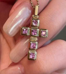 2.06cts Natural Tourmaline 18Kt Gold Pendant