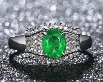 0.7ct Natural Emerald 18Kt Gold Ring