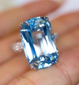 10.3ct Santa Maria Aquamarine 18Kt Gold Ring