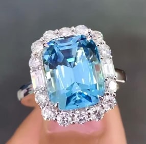 5.8ct Santa Maria Aquamarine 18Kt Gold Ring