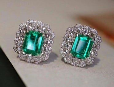 1.5ct Natural Emerald 18Kt Gold Earrings