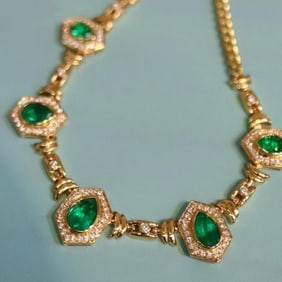 3.3ct Colombian Emerald 18Kt Gold Necklace