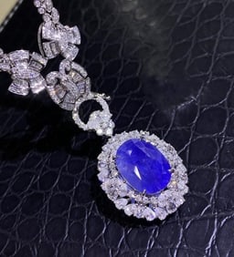 12ct Cornflower Blue Sapphire 18Kt Gold Pendant