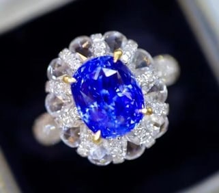 3.2ct Sri Lankan Sapphire 18Kt Gold Ring