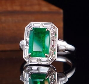 2.4ct Zambian Emerald 18Kt Gold Ring
