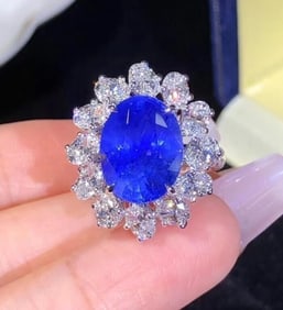 9.2ct Cornflower Blue Sapphire 18Kt Gold Ring