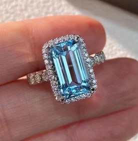 5.3ct Santa Maria Aquamarine 18Kt Gold Ring