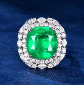 11.2ct Natural Emerald 18Kt Gold Ring