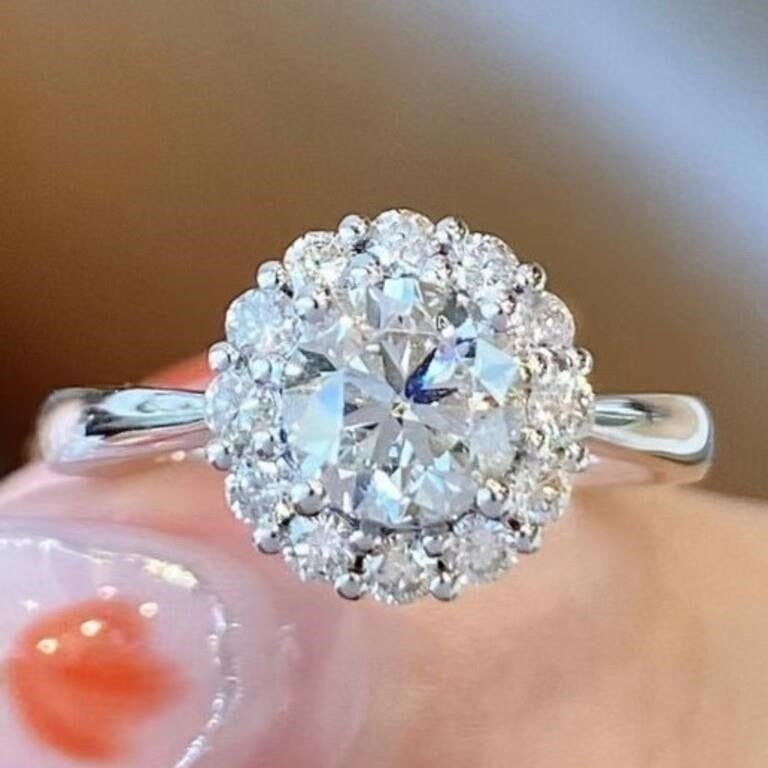 1ct Natural Diamond 18K Gold Ring: 18K gold inlaid 1ct natural South African high-quality diamond, matched with natural diamonds, using bright cutting technology to maximize the natural rich color and bright fire. Surrounded by dazzlin