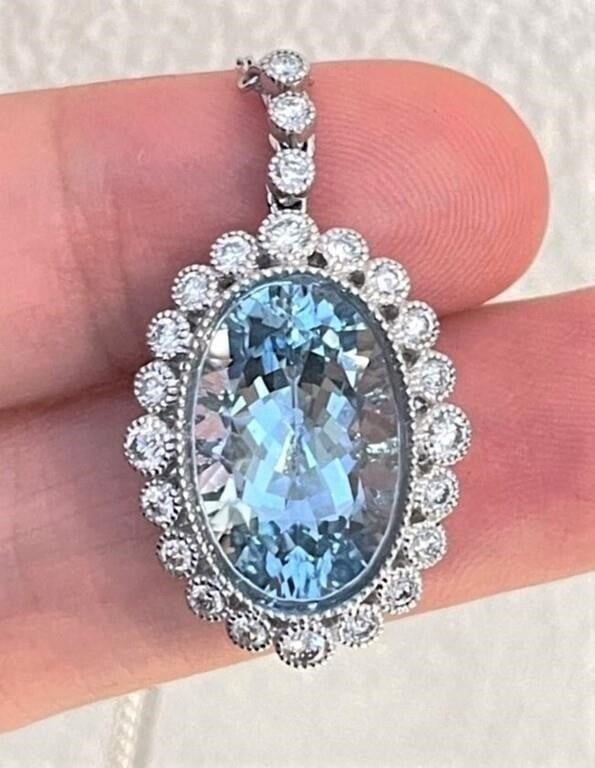 6ct Natural Aquamarine 18K Gold Necklace: 18K gold inlaid with 6ct natural aquamarine and natural South African diamonds, bright colors, clean-crystal and good clarity, the wearing effect is elegant and bonny. Shape: Oval. Cut: Excellent.