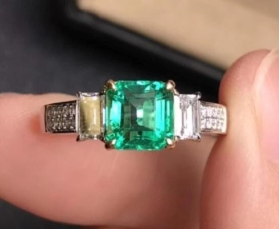 1.6ct Natural Emerald 18K Gold Ring: 18K gold set with 1.6ct natural emerald and 0.7cts natural South African high-quality diamonds, this one is stunning in terms of color and brightness, superb texture. Internationally certified