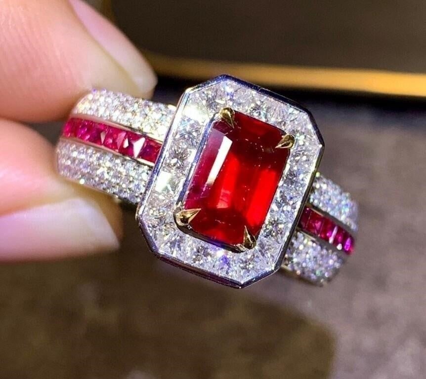 2ct Natural Ruby 18K Gold Ring: Main stone: 2ct natural ruby, 18K gold inlaid accessory stone: 1.6cts natural South African high-quality diamonds. Gems are clean and bright, full color, gorgeous design and attractive style,