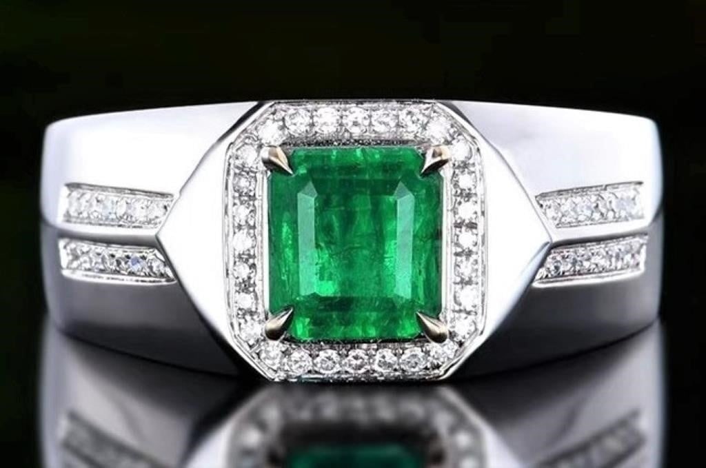 1.5ct Natural Emerald 18K Gold Ring: 18K gold set with 1.5ct natural emerald and natural South African diamonds, this one is stunning in terms of color and brightness, superb texture. Excellent cut. Internationally certified natural