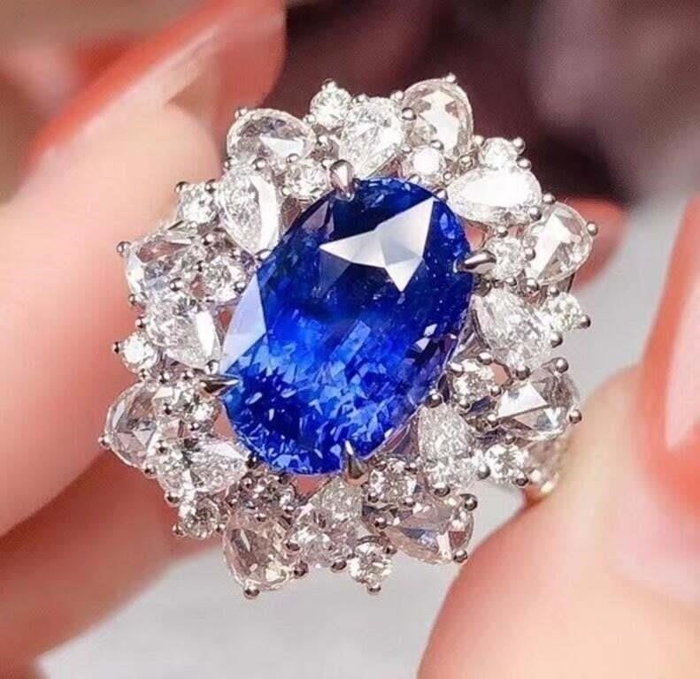 5.8ct Cornflower Blue Sapphire 18K Gold Ring: 18K gold luxury set 5.8ct natural cornflower blue sapphire and 2.1cts natural South African high-quality diamonds, bright color, clean-crystal, good clarity. Shape: Oval. Cut: Excellent. International