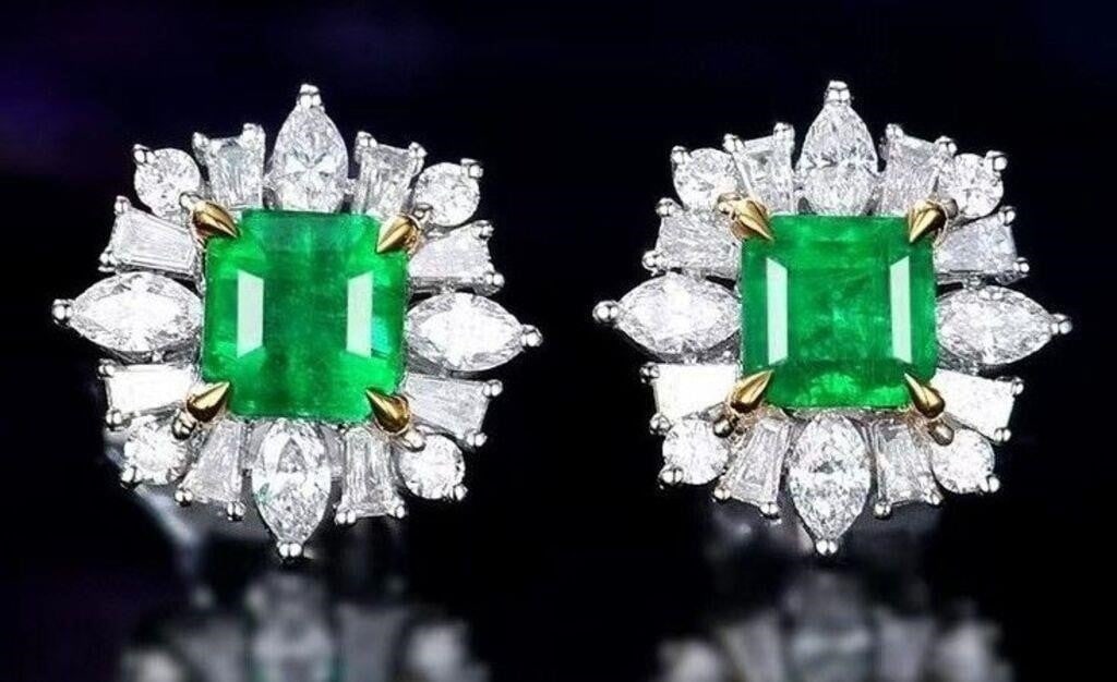 1.3ct Colombian Emerald Earrings 18K Gold: 18K gold inlaid with 1.3cts natural high-quality emeralds and natural South African diamonds, Vivid green, standard cut. Internationally certified natural emeralds. Have an international authority cer