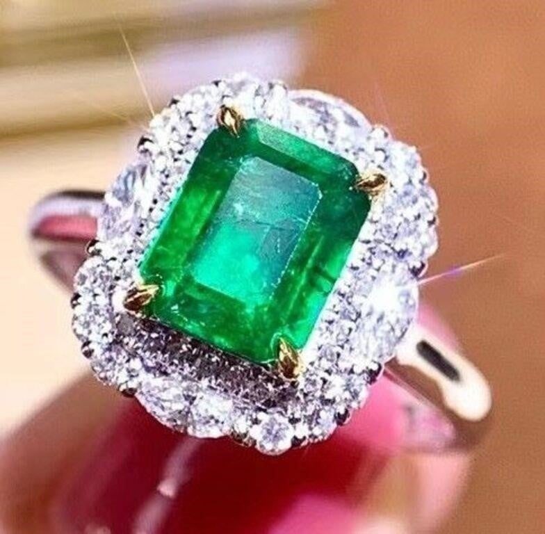 2.5ct Natural Emerald Ring 18K Gold: 18K gold inlaid with 2.5ct Colombian emerald and natural high-quality diamonds. Clean and transparent, emerald green, standard cut. Internationally certified natural emeralds. Possess an international