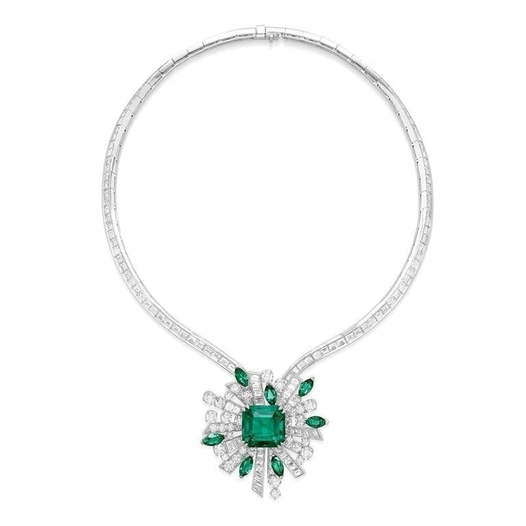 7.5ct Colombian Emerald Necklace 18K Gold: 18K gold inlaid with 7.5ct natural emerald and natural South African high-quality diamonds. Vivid green, clean and transparent. Excellent cutting. International certified natural emerald, with interna