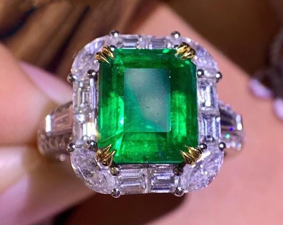 5.4ct Natural Emerald Ring 18K Gold: 18K-gold inlaid with 5.4ct natural vivid green emerald, and 2.3cts high-quality diamonds. Crystal-clear and bright, rich in color, minor oily. Full of fire color. Standard cutting. International