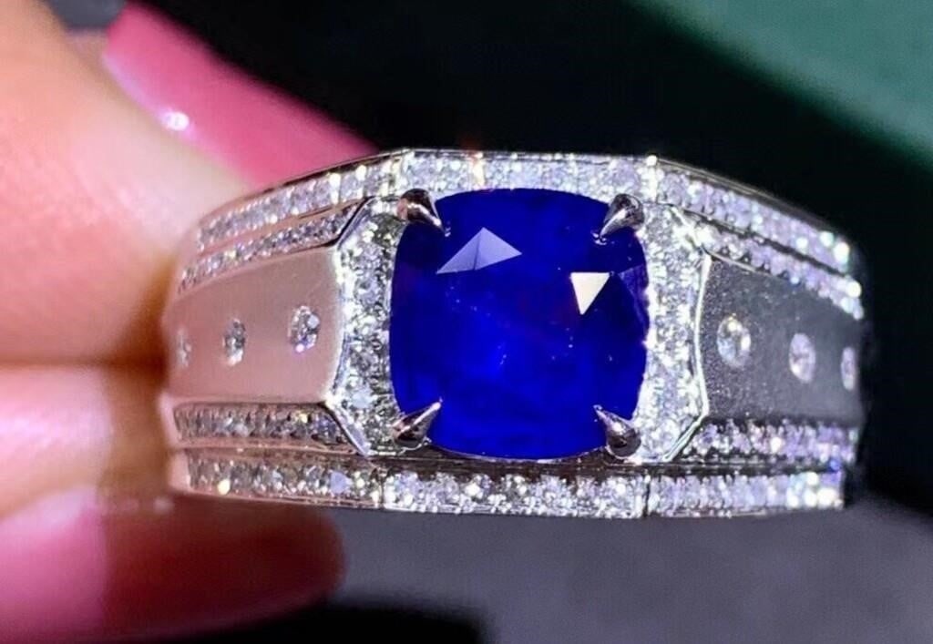 1.8ct Natural Sapphire Ring 18K Gold: 18K gold inlaid with 1.8ct Sri Lankan natural royal blue sapphire and natural South African diamonds. Rich in color, crystal-clear, shiny and bright. Standard cutting. International certified natural