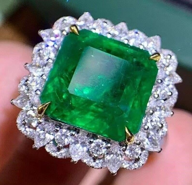 7.4ct Natural Emerald Ring 18K Gold: 18K gold inlaid with 7.4ct Colombian natural emerald and natural high-quality diamonds. Crystal-clear, clean and transparent, vivid green. Internationally certified natural emeralds. Possess an intern