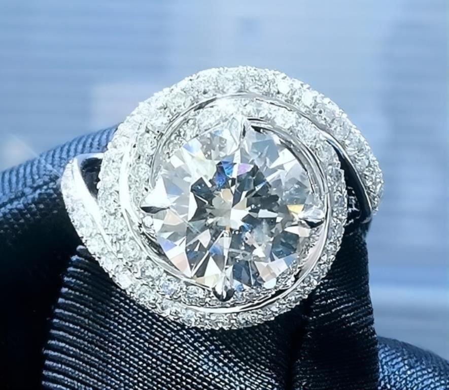 2ct Natural Diamond 18K Gold Ring: 18K gold luxury inlaid 2ct natural South African high-quality Diamond, Color:H, Clarity: VS, using bright cutting technology to maximize the bright fire. Crystal-clear, shining fire, good clarity.